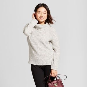 women textured cozy cowl